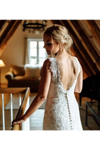 Graceful Lace Wedding Dress With Covered Buttons Mermaid Bridal Dress