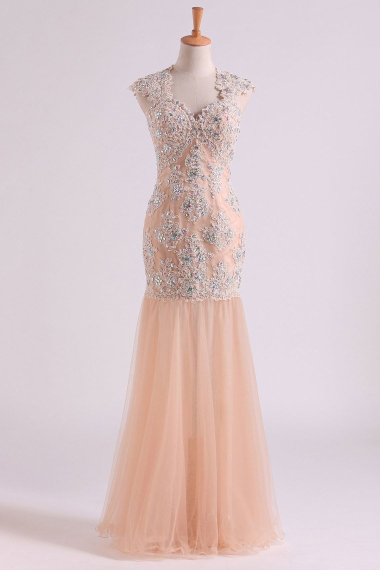2024 Classic Prom Dresses V Neck Mermaid/Trumpet Floor Length Tulle Champagne With Applique & Beads