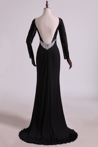 2024 Open Back Bateau Prom Dresses Sheath Spandex Black With Beading