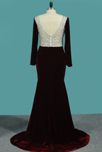 Load image into Gallery viewer, 2023 Prom Dresses Scoop Long Sleeves Mermaid Velvet With Beading