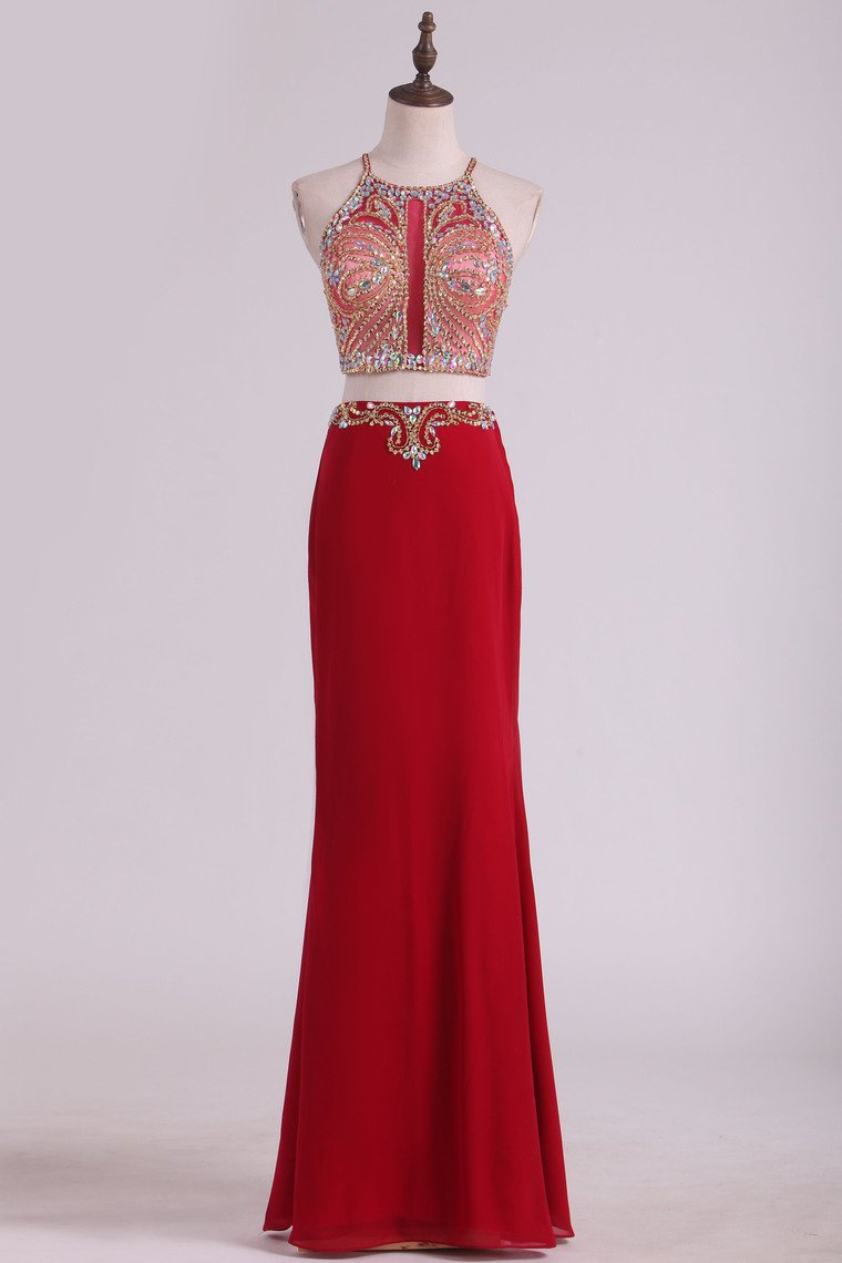 2024 Two Pieces Halter Sheath Prom Dresses Chiffon With Beading