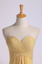 Load image into Gallery viewer, 2024 Bridesmaid Dresses Floor Length Sweetheart Sheath/Column Chiffon With Ruffle