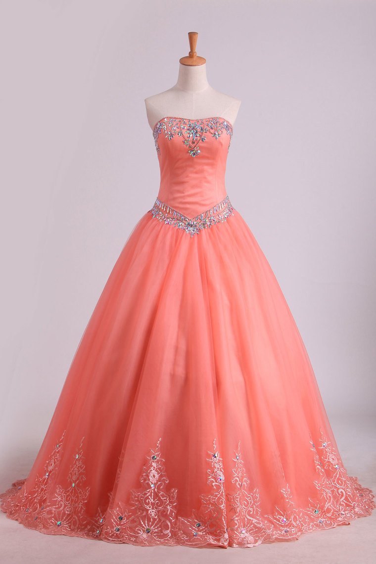 2024 Quinceanera Dresses Ball Gown Strapless Tulle With Applique Floor Length