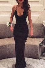 Load image into Gallery viewer, Sexy Black Lace Spaghetti Straps V-Neck Sleeveless Mermaid Prom Dresses For Teens RS840