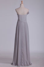 Load image into Gallery viewer, 2024 Sheath Bridesmaid Dresses Strapless Chiffon With Handmade Flower