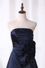 Load image into Gallery viewer, 2024 A Line Bridesmaid Dresses Strapless Knee Length Satin With Ruffles