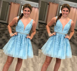Blue Tulle V Neck Above Knee Beads Lace Appliques Short Homecoming Dresses RS763