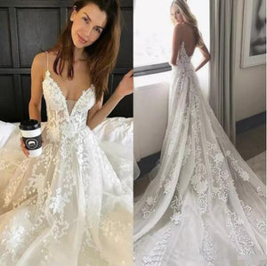 Elegant Ivory Spaghetti Straps Tulle Lace V Neck Wedding Dresses With Pockets RS718