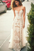 Load image into Gallery viewer, Elegant Spaghetti Straps Tulle Beach Wedding Dress Lace Appliques Bridal Dresses RS660