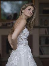Load image into Gallery viewer, Gorgeous Ball Gown Sweetheart White Tulle Strapless Lace Wedding Dress with Court RS778