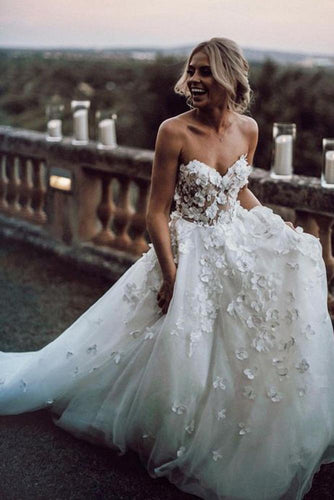 Gorgeous Ball Gown Sweetheart White Tulle Strapless Lace Wedding Dress with Court RS778