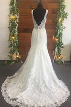 Load image into Gallery viewer, Mermaid Lace Beads Appliques V Neck Ivory Wedding Dresses Long Bridal Dress RS657