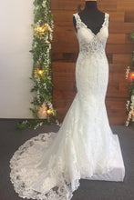 Load image into Gallery viewer, Mermaid Lace Beads Appliques V Neck Ivory Wedding Dresses Long Bridal Dress RS657