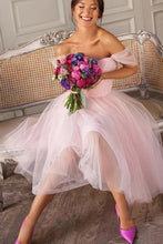 Load image into Gallery viewer, Pink Off the Shoulder Tulle Sweetheart Short Bridesmaid Dresses Homecoming Dresses H1258