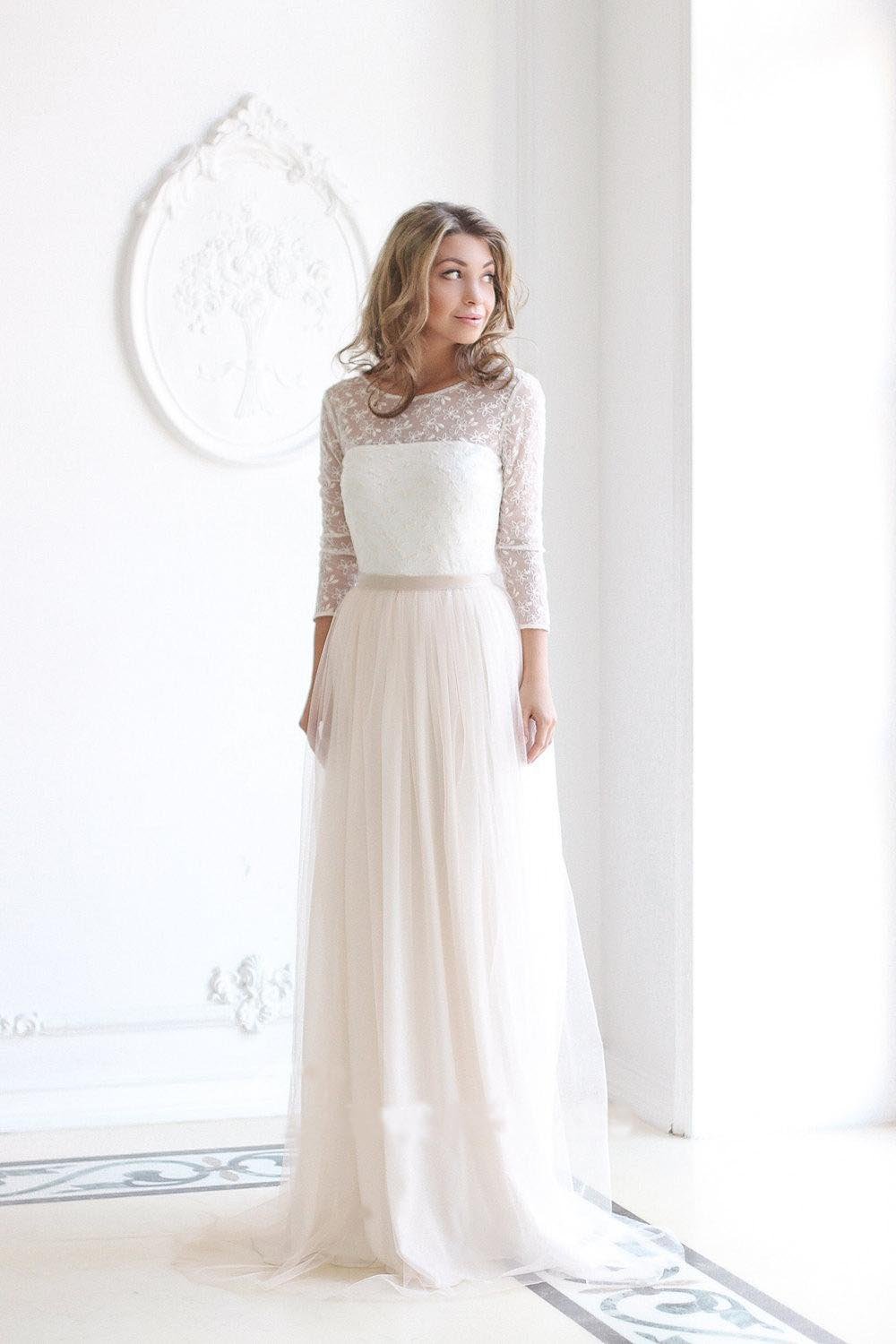 Scoop Neck Long Sleeve Tulle Wedding Dress With Lace Bodice V Back Wedding Gowns RS512