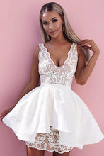 Load image into Gallery viewer, Sexy Lace V Neck Above Knee Sheath Homecoming Dresses with Satin Short Prom Dresses H1189