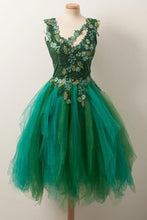 Load image into Gallery viewer, Simple A Line V Neck Short Green Tulle Homecoming Dress With Appliques Beading H1000