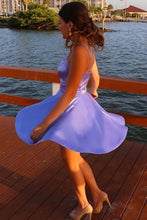 Load image into Gallery viewer, Spaghetti Straps V Neck Lilac Homecoming Dress With Pockets Backless Prom Dresses H1201