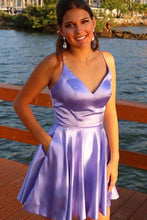 Load image into Gallery viewer, Spaghetti Straps V Neck Lilac Homecoming Dress With Pockets Backless Prom Dresses H1201