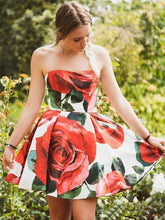 Load image into Gallery viewer, Strapless Red Floral Print Homecoming Dresses with Pockets Vintage Short Prom Dresses RS809