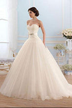 Load image into Gallery viewer, White Tulle Sweetheart Strapless Open Back Ball Gown Sleeveless Floor-Length Wedding Dress RS753