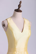 Load image into Gallery viewer, 2024 Bridesmaid Dresses A-Line V Neck Taffeta