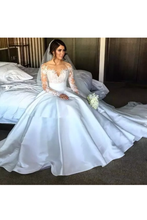 Load image into Gallery viewer, 2023 Scoop Long Sleeves Lace With Slit Wedding Dresses Chapel Train Detachable