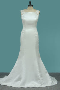2024 Bateau Wedding Dresses Mermaid Satin With Applique Sweep Train