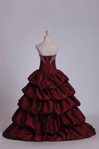 2024 Ball Gown Sweetheart Quinceanera Dresses Taffeta With Embroidery Burgundy/Maroon