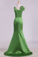 Load image into Gallery viewer, 2024 V Neck Mermaid With Bow Knot Evening Dresses Satin Sweep Train