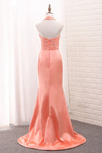 Load image into Gallery viewer, 2023 Halter Mermaid Bridesmaid Dresses Satin With Applique Sweep Train