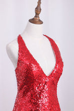 Load image into Gallery viewer, 2024 Hot Mermaid Sequins Prom Dresses Halter With Slit Open Back