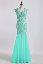 Load image into Gallery viewer, 2024 Prom Dresses V Neck Mermaid/Trumpet Champagne With Applique&amp;Beads Floor Length Tulle