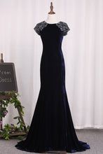 Load image into Gallery viewer, 2024 Velvet Mermaid Evening Dresses Scoop With Beading Sweep Train