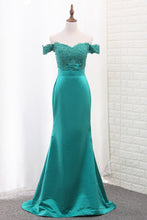 Load image into Gallery viewer, 2024 Mermaid Off The Shoulder Satin Bridesmaid Dresses Sweep Train