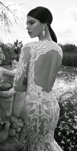 Load image into Gallery viewer, Vintage Long Sleeve Lace Open Back Floor-Length Mermaid Tulle White Wedding Dresses RS620