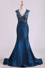 Load image into Gallery viewer, 2024 Prom Dresses V Neck Mermaid With Beading And Applique Taffeta