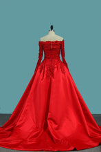 Load image into Gallery viewer, 2023 Long Sleeves Satin Ball Gown Off The Shoulder Prom Dresses With Applique Sweep Train