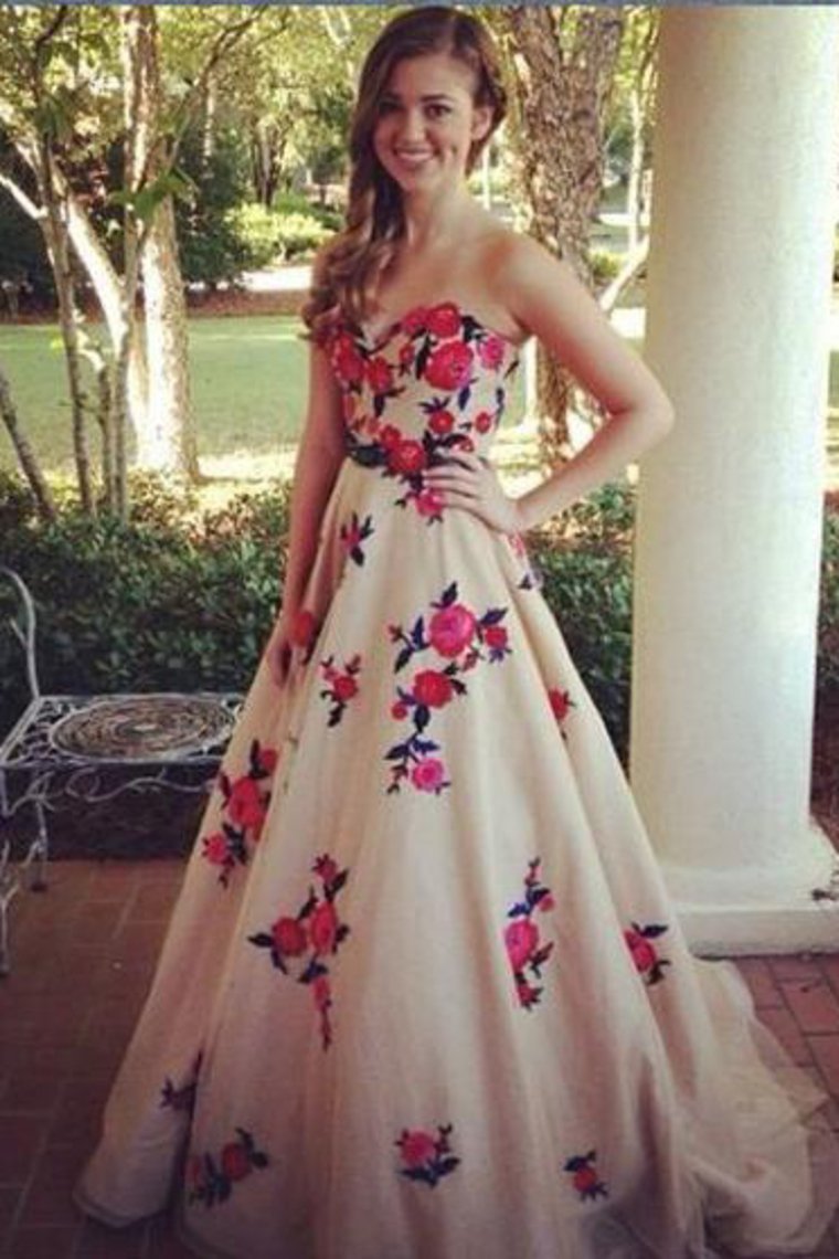 2023 Long Prom Dresses Sweetheart Sweep Train A Line Embroidery Prom Dress Sexy Evening Dress