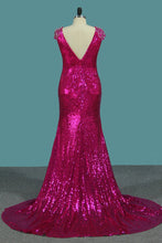 Load image into Gallery viewer, 2024 Sequins Mermaid Scoop Prom Dresses With Beading Sweep Train