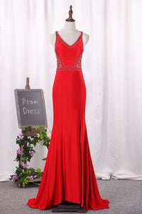2024 Mermaid V Neck Spandex Prom Dresses With Beads And Slit Sweep Train