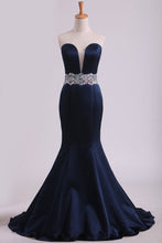 Load image into Gallery viewer, 2024 Evening Dresses Sweetheart Mermaid Court Train Satin With Beads