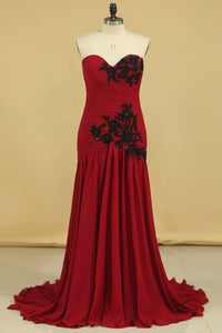 2024 Burgundy/Maroon Sweetheart Mermaid Chiffon Evening Dresses With Ruffles And Applique