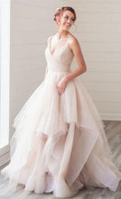Load image into Gallery viewer, Gorgeous A-line V-neck Spaghetti Straps Long Wedding Dress RS543