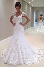 Load image into Gallery viewer, 2024 New Arrival Mermaid/Trumpet V-Neck Tulle Wedding Dresses With Applique Short Sleeves