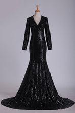 Load image into Gallery viewer, 2024 Prom Dresses V Neck Long Sleeves Sequins Sweep Train Black
