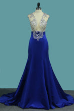Load image into Gallery viewer, 2024 Satin Mermaid V Neck Beaded Bodice Prom Dresses Sweep Train
