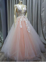 Load image into Gallery viewer, Charming Ball Gown V Neck Tulle Lace Appliques Prom Dresses, Evening SRS20397