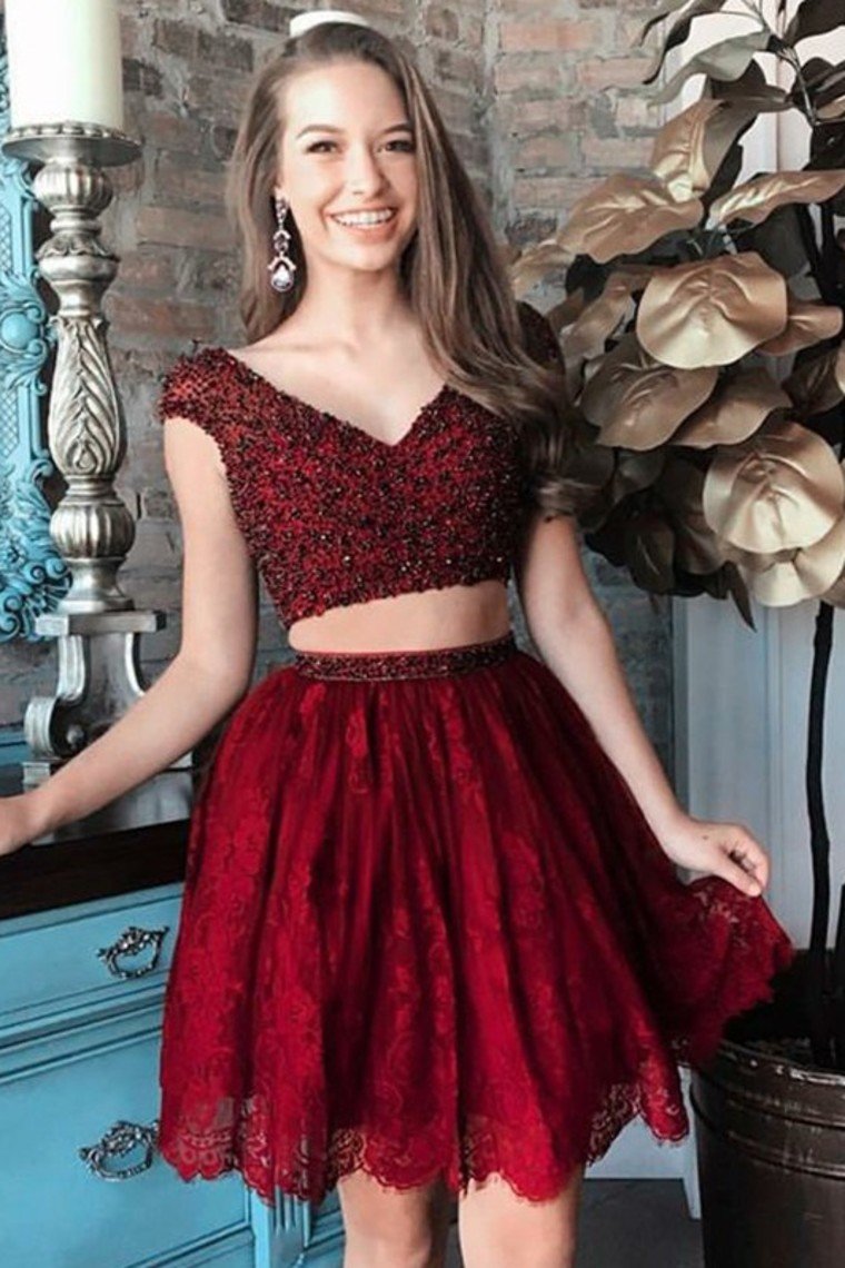 2024 Two-Pieces Homecoming Dresses V-Neck Short/Mini Lace With Beading