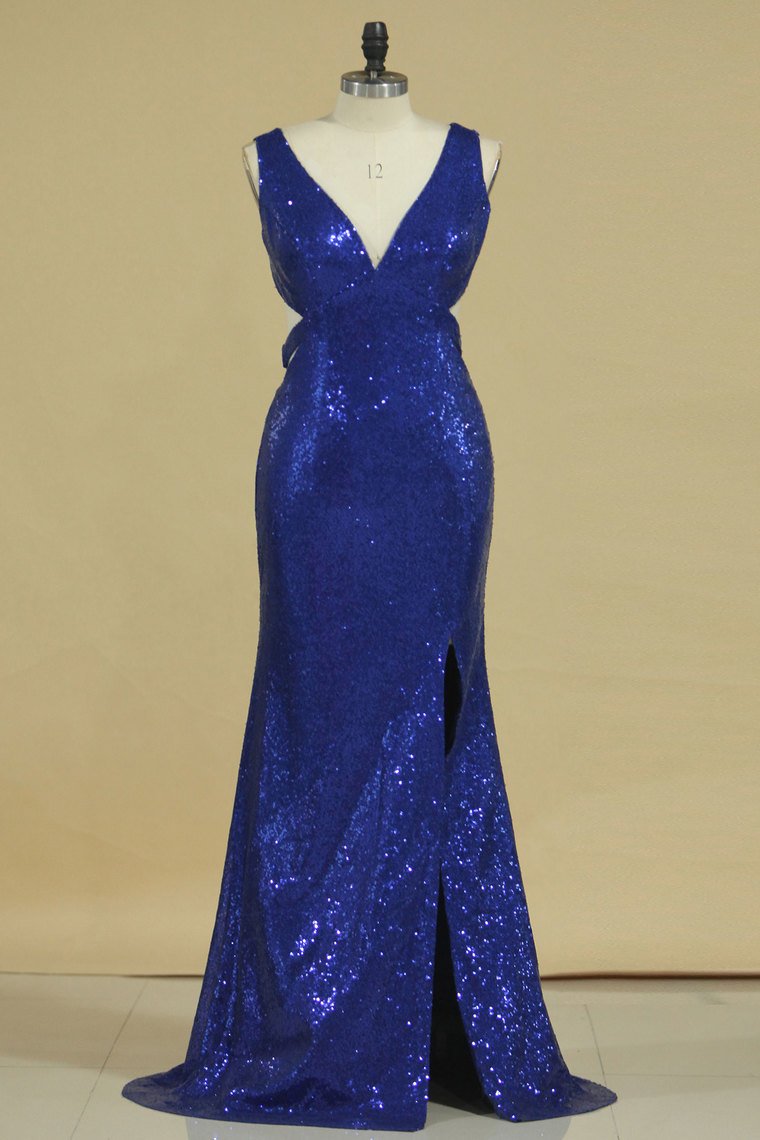 2024 Sexy Open Back V Neck Sequins With Slit Prom Dresses Sheath Dark Royal Blue